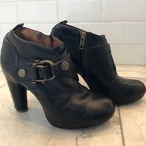 Super cool Frye booties in size 6.5 black leather